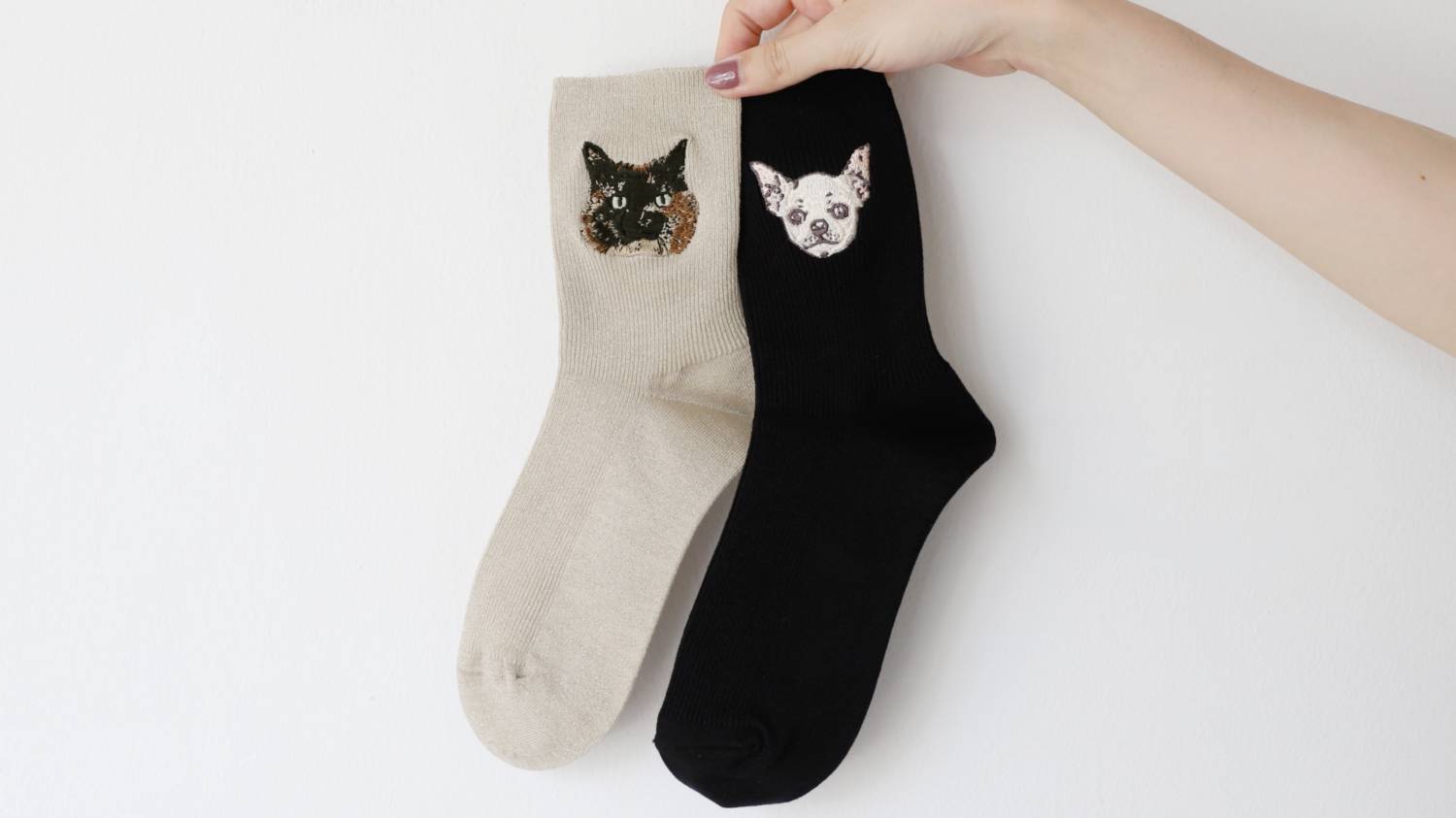<div style="color: #997639; font-weight: bold; text-align: left; margin-bottom: 10px;">   Animal Socks </div>  <p style="font-size: 23px; text-align: left;"> Parcourez notre collection de chaussettes imprimées ou brodées aux motifs d'animaux !</p>