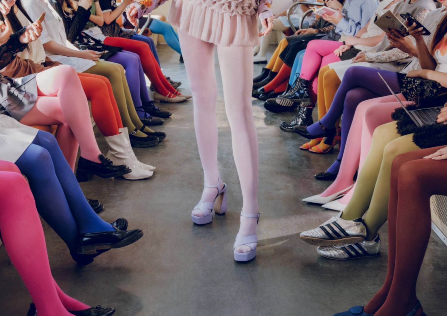 <span style="color: #7FACA4; font-weight: bold;">Collants Premium</span><br>Quand la couleur rencontre le confort 