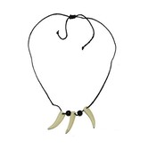 collier avec des dents