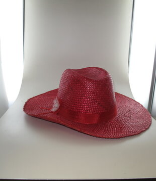 Chapeau de cow-boy rouge