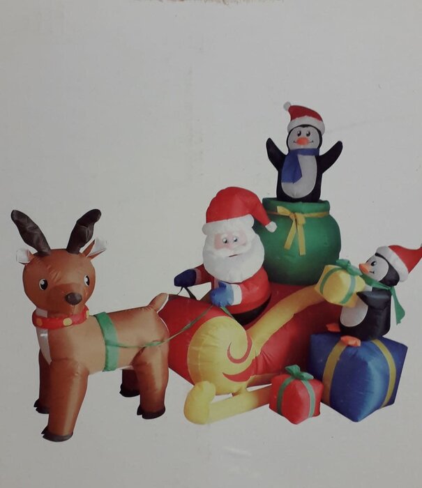Scène de Noël gonflable avec le Père Noël et son traîneau à rennes