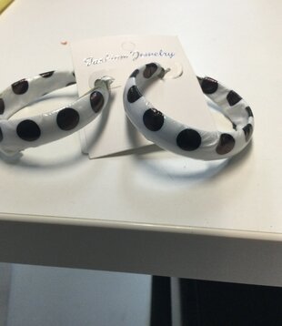 earrings polka dots white with black balls