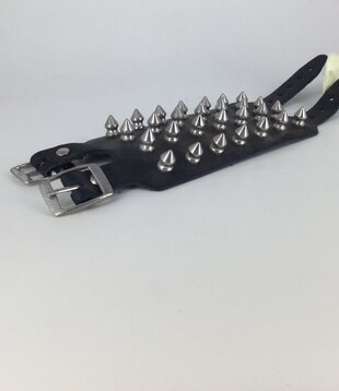 bracelet en cuir avec épingles petites (4 rangs)