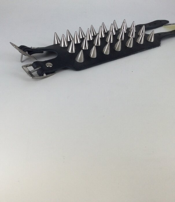 bracelet en cuir avec épingles larges (4 rangs)