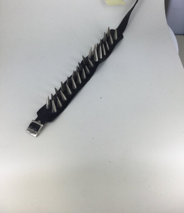 Collier en cuir clouté grand format (2 rangées)