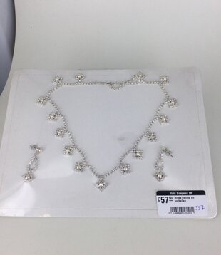 collier et boucles d'oreilles en strass