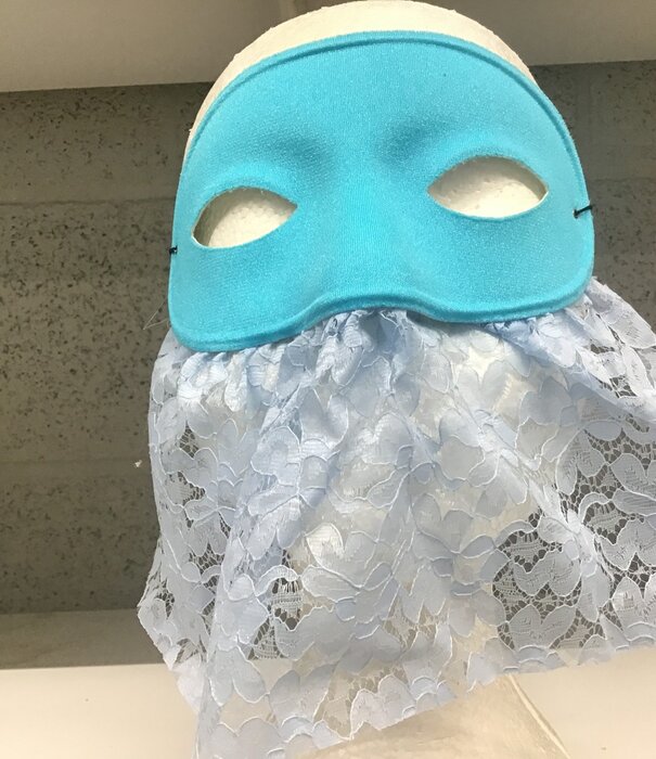 masker ovaal gesluierd blauw kant