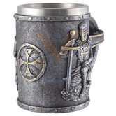 Beker Mok knielende kruisvaarder met zwaard