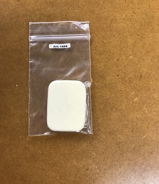 petite éponge fine en latex (rectangulaire arrondie)