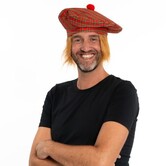 Béret écossais avec cheveux