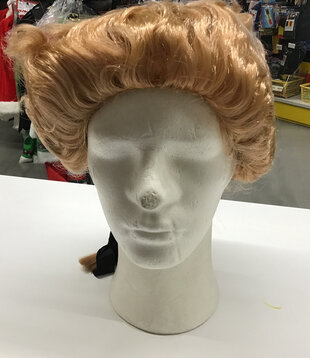 Perruque rococo blond foncé