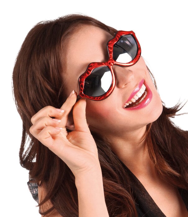des lèvres portant des lunettes