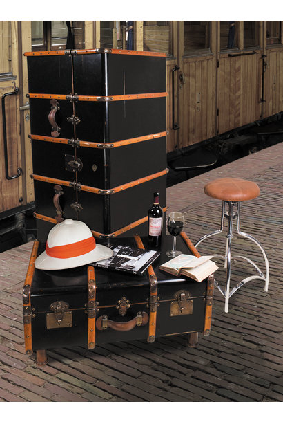Stateroom Trunk Table, Black