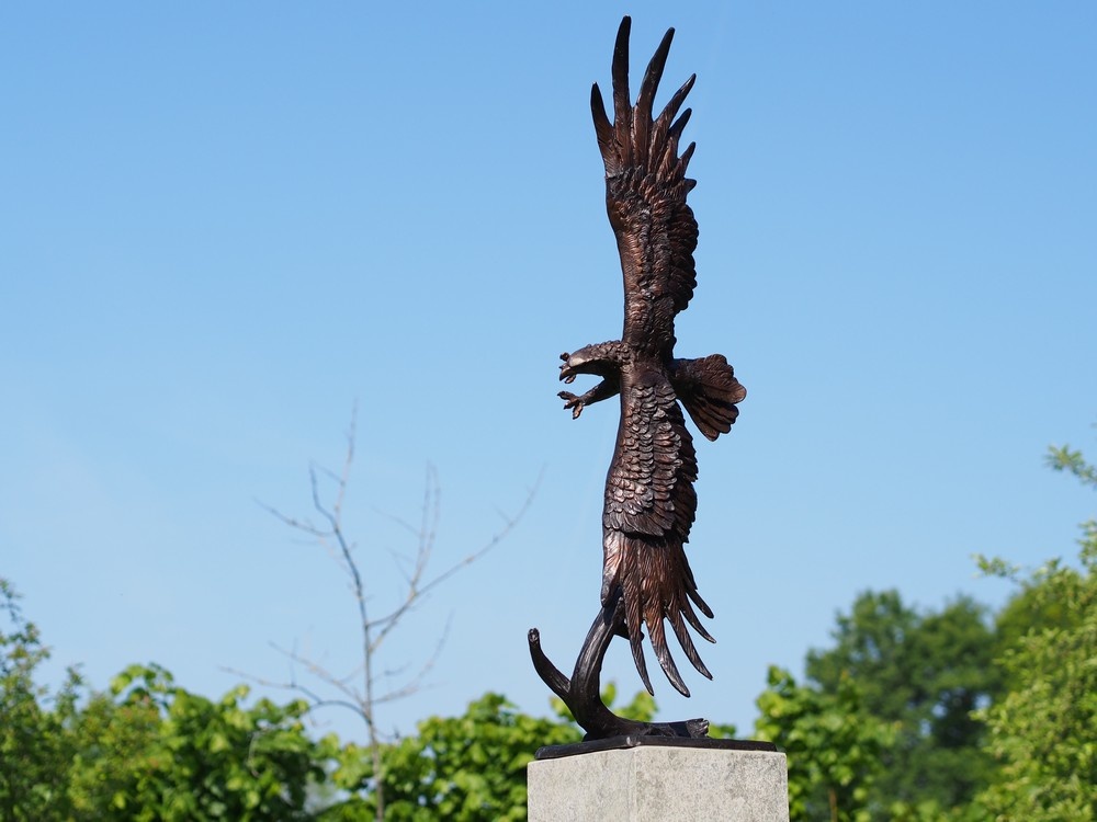 Bronze Statue Fliegender Adler Heartofart De
