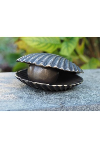 Mini urn in shell shape
