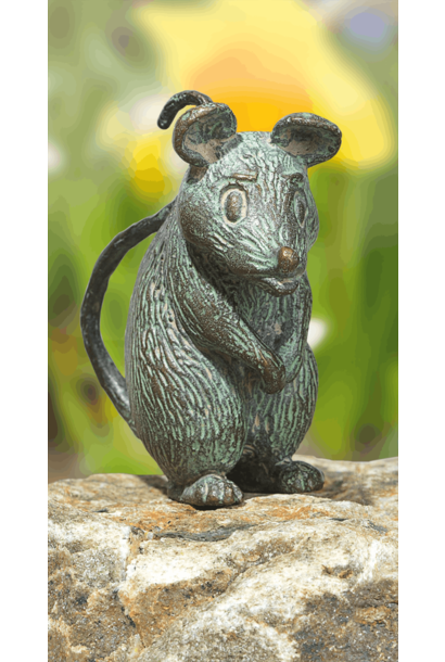 Mouse, standing