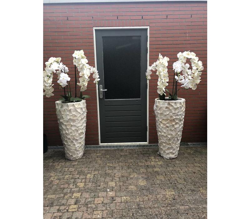 Schelpenvaas hoog - wit 100 cm  - met orchideeën