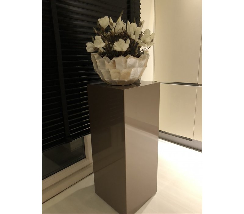 Schelpenvaas bowl - wit 40x24 cm met magnolia's