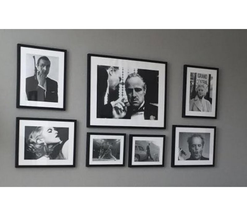 Fotolijst zwart frame - Steve McQueen met pistool - 43 x 53 cm