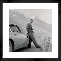 Fotolijst zwart frame - James Bond tegen auto - 43 x 43 cm
