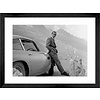 Fotolijst zwart frame - James Bond tegen auto - 63 x 83 cm