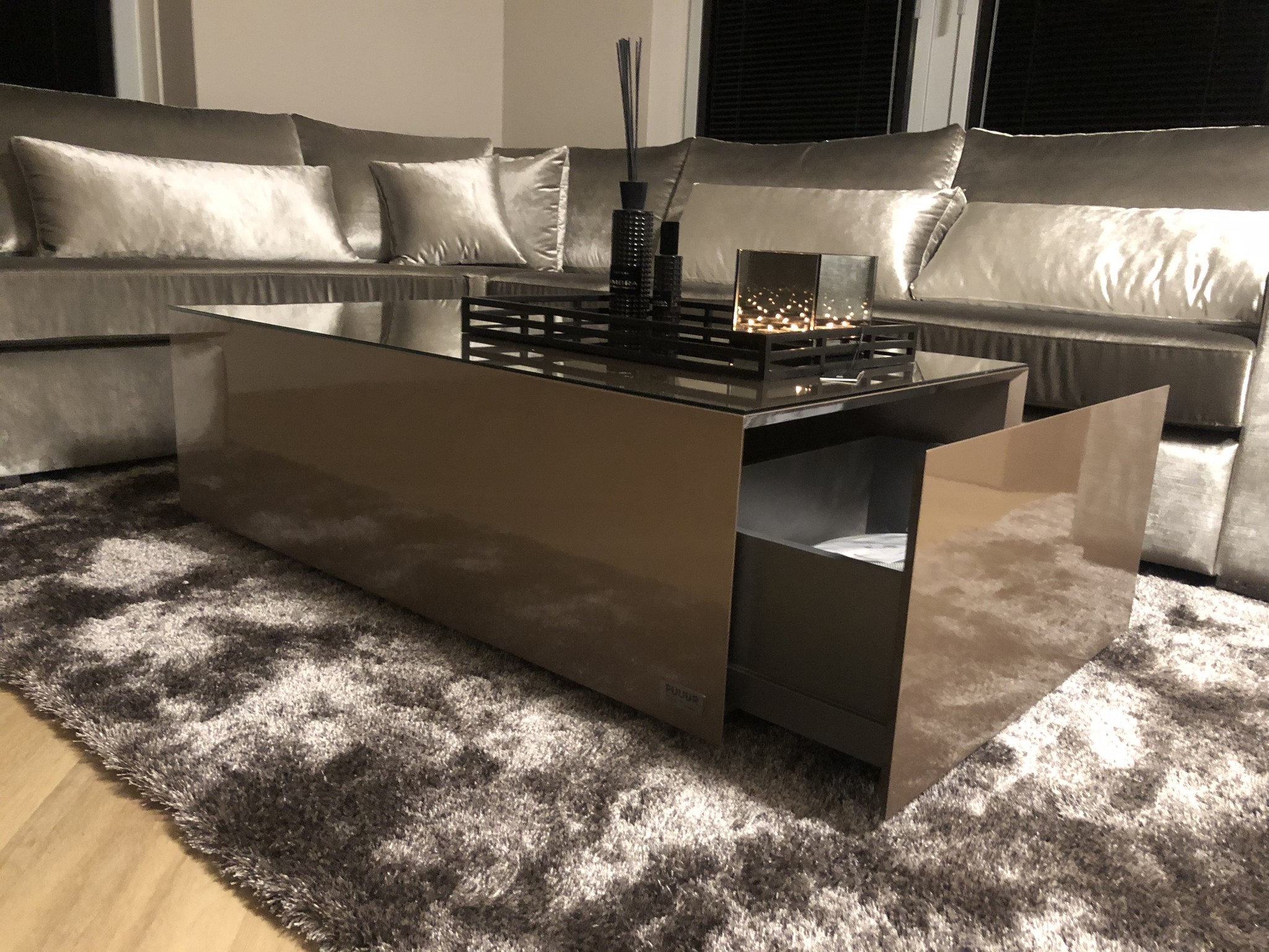 Openbaren Uithoudingsvermogen Schelden Salontafel hoogglans metallic - 130x70 cm | Domestica Interior Design -  Domestica Interior Design
