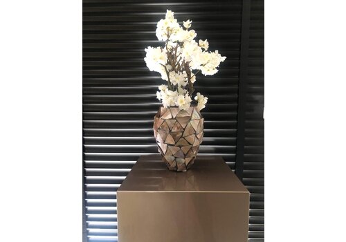 Schelpenvaas klein met witte bloesem  - bruin 17x24 cm