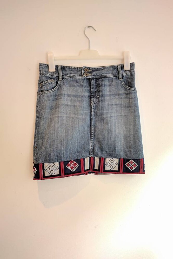 Vintage jeans rokje met Ankara rood wit blauw