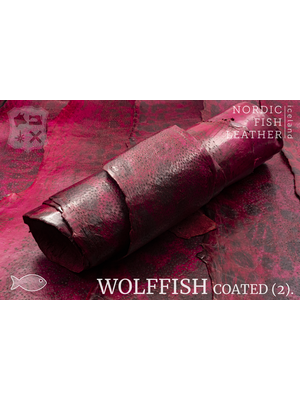 Nordic Fish Leather Gevlekte Zeewolf in de kleur Frigg 847s (rood), gefinisht met medium gloss