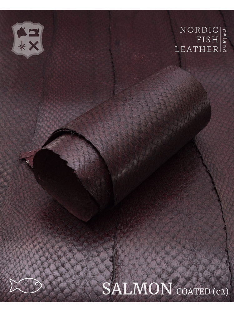 Nordic Fish Leather Zalm in de kleur Brenna 102s (Aubergine bruin), gefinisht met zijdeglans, gesloten schubben
