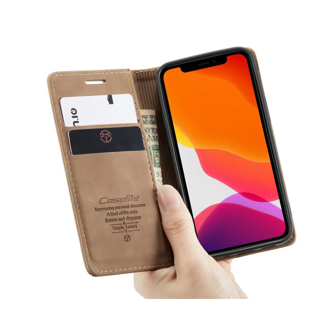 CaseMe - iPhone 12 hoesje - Wallet Book Case - Magneetsluiting - Bruin