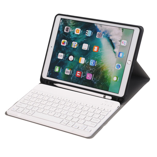 Case2go - Bluetooth toetsenbord Tablet hoes geschikt voor iPad 2021 - 10.2 Inch - Keyboard Case met Stylus Pen Houder - Roze