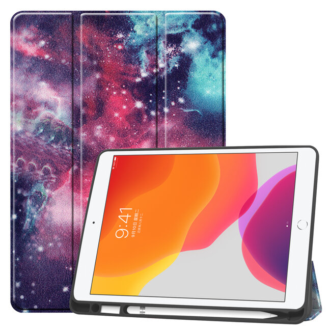 Tablet hoes geschikt voor iPad 2021 / 2020 / 2019 Hoes met Apple Pencil Houder &amp;amp; Auto Sleep/Wake functie - Tri-Fold book Case - 10.2 inch - Galaxy