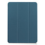 Case2go - Tablet Hoes & Screenprotector voor Apple iPad Air 2022 - 10.9 inch - Tri-Fold Book Case - Met Auto Sleep/Wake functie - Donker Groen