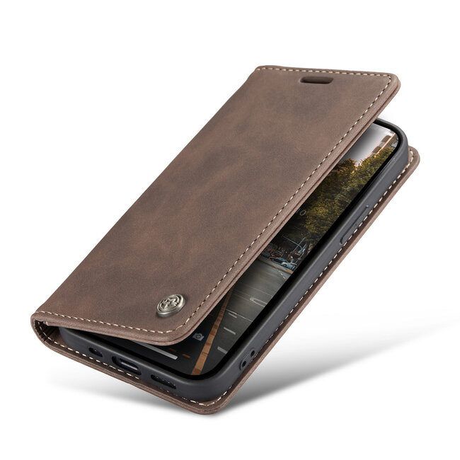 Hoesje geschikt voor Apple iPhone 14 Plus - Wallet Book Case - Magneetsluiting - Donker Bruin