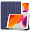 Case2go Tablet hoes geschikt voor Ipad 10.2 Inch 2019 / 2020 / 2021 - Tri-Fold Book Case met Apple Pencil houder + Screenprotector - Donker Blauw