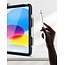 Tablet hoes geschikt voor Apple iPad 10.9 (2022) - Cover met ingebouwde screenprotector en stylus pen houder - Inclusief handstrap en standaard  - Zwart / Transparant