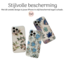 Hoozey - Hoesje geschikt voor Apple iPhone 13 - Flower Print - Groen / Blauw