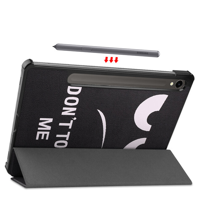 Tablethoes en Screenprotector geschikt voor Samsung Galaxy Tab S9 (2023) - Tri-fold hoes met Auto/Wake functie en Magnetische sluiting - Don't Touch Me