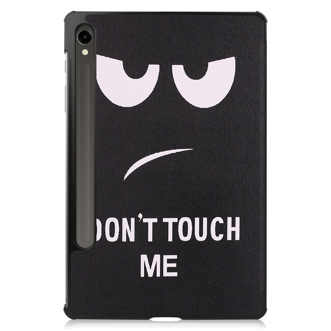 Tablethoes en Screenprotector geschikt voor Samsung Galaxy Tab S9 (2023) - Tri-fold hoes met Auto/Wake functie en Magnetische sluiting - Don't Touch Me