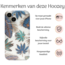 Hoozey - Hoesje geschikt voor Apple iPhone 14 Pro - Flower Print - Groen / Blauw