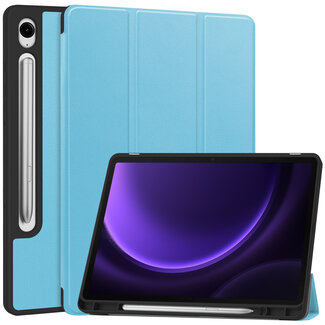 Case2go Case2go - Tablet hoes geschikt voor Samsung Galaxy Tab S9 FE (2023) - Tri-fold Case - Met Pencilhouder - Licht Blauw