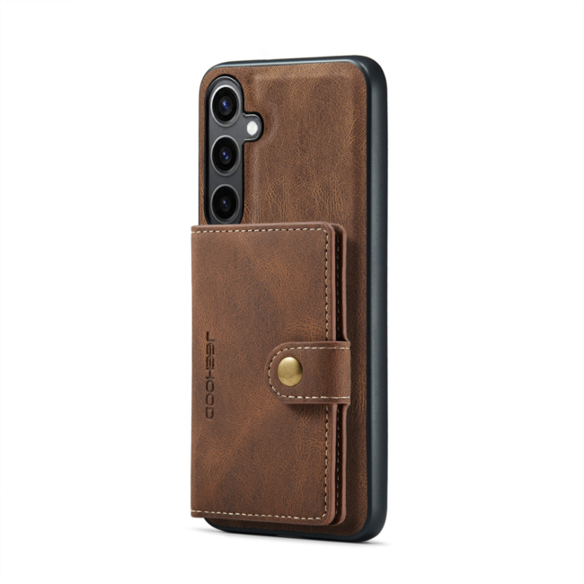 CaseMe - Telefoonhoesje geschikt voor Samsung Galaxy S24 Plus - Back Cover - Met Magnetische Pasjeshouder - Donker Bruin