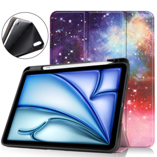 Hoozey Hoozey - Tablet hoes geschikt voor Apple iPad Air (2024) - Tri-fold Case met Auto/Wake Functie - Met Pencilhouder - 11 inch - Galaxy