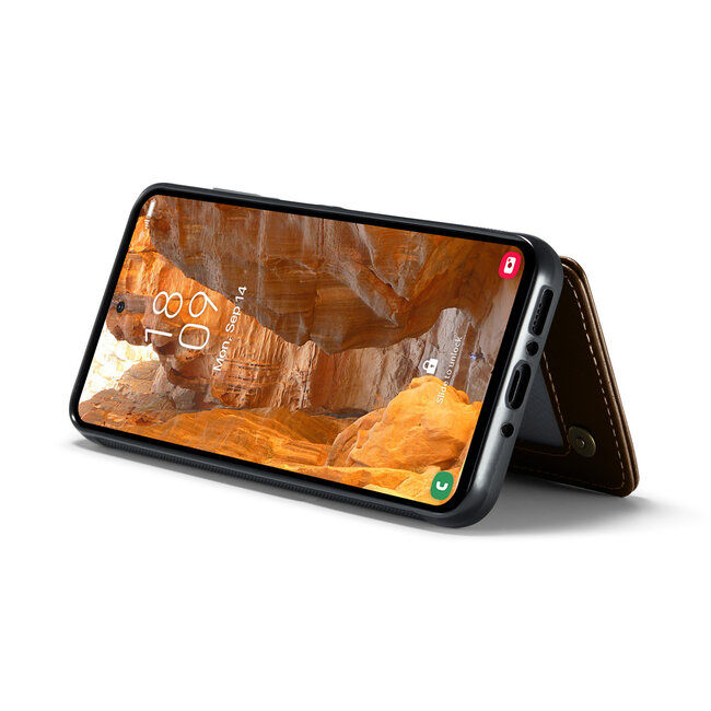 CaseMe - Telefoonhoesje geschikt voor Samsung Galaxy A35 - Back Cover met RFID Pasjeshouder - Bruin