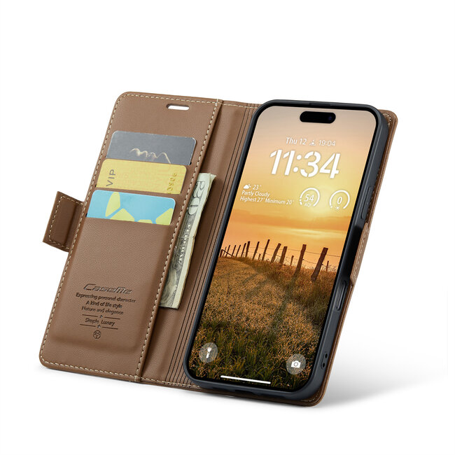CaseMe - Hoesje geschikt voor Apple iPhone 16 Pro - Retro Wallet Book Case - Met Magnetische Sluiting - Bruin