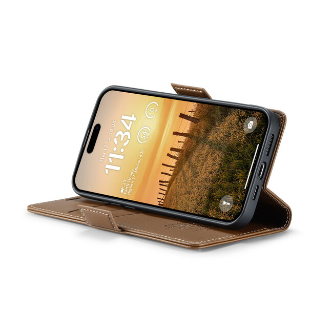 CaseMe - Hoesje geschikt voor Apple iPhone 16 Pro - Retro Wallet Book Case - Met Magnetische Sluiting - Bruin