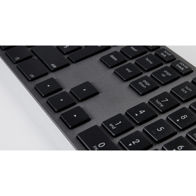 LMP Bedraad Aluminium Toetsenbord voor Windows – Dubbele USB 2.0 Poorten – Numeriek Keyboard – 110 Toetsen – AZERTY (FR) Indeling – Space Grey/Zwart