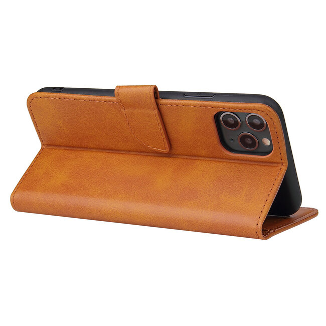 Case2go - Hoesje geschikt voor iPhone 11 Pro Max - Wallet Book Case -  Ruimte voor 3 pasjes - Licht Bruin