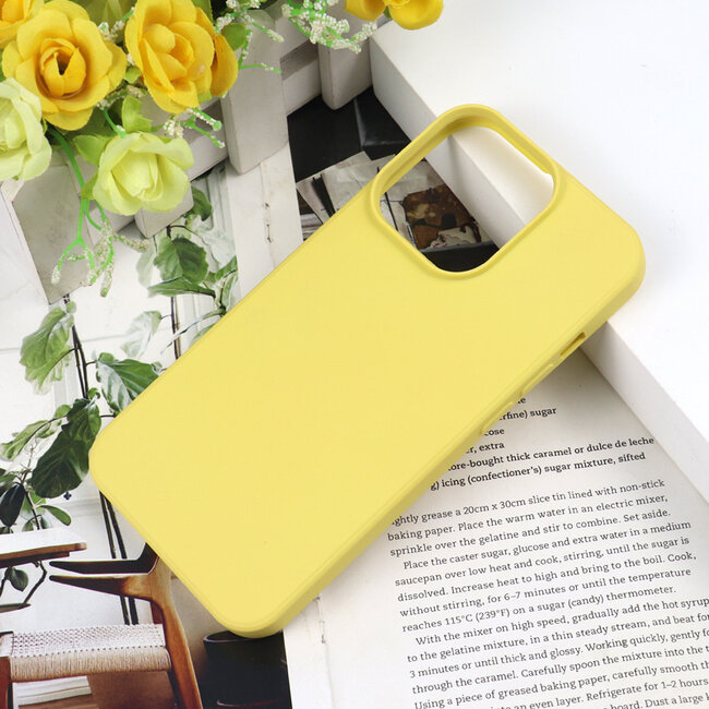 Hoesje geschikt voor iPhone 13 Mini - TPU Shock Proof Case - Siliconen Back Cover - Geel